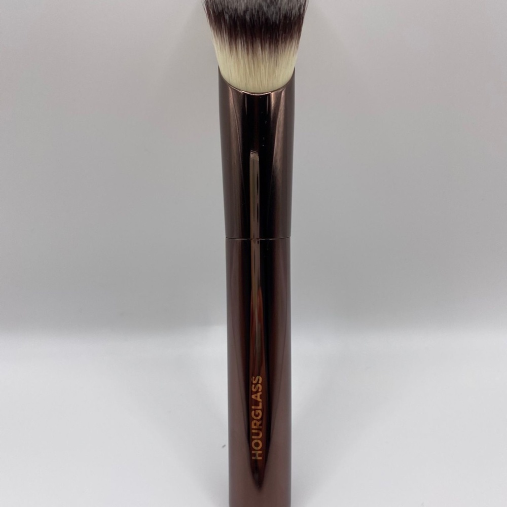 Hourglass Dual-Ended Foundation Brush - Brown Handle, Cream & Black Bristles